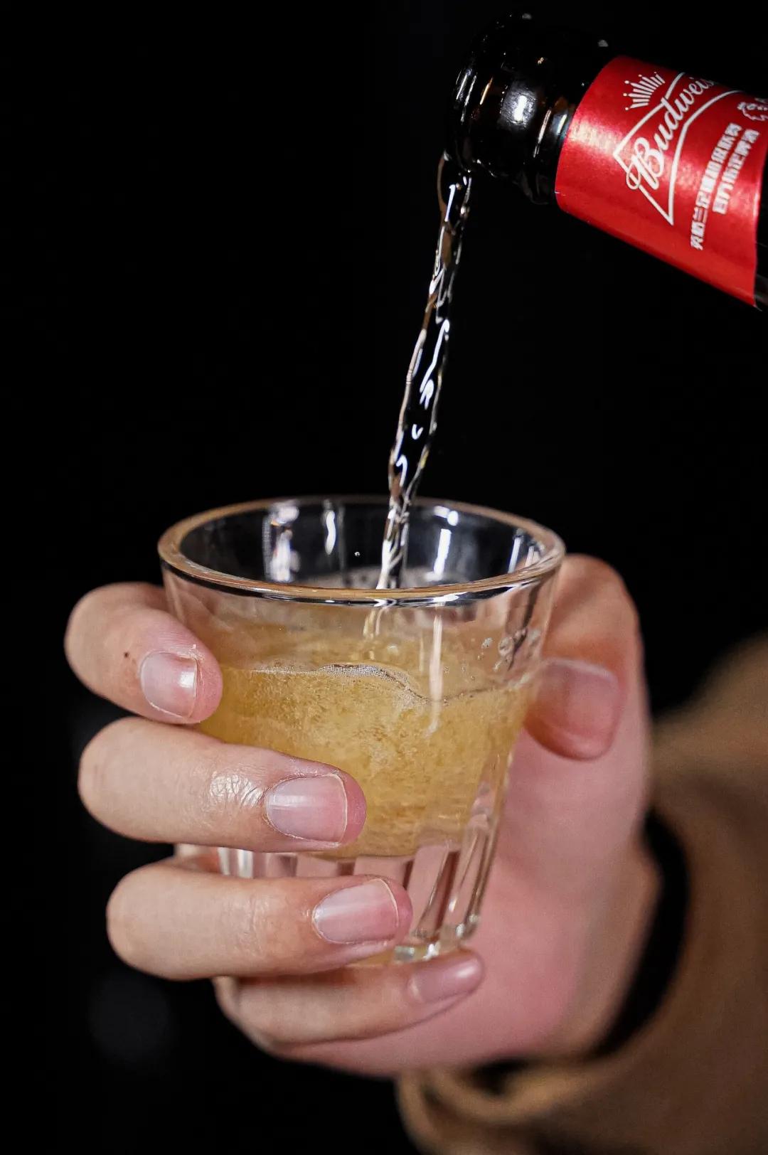 livehouse鐜板満鍚瓕姘涘洿,livehouse闊充箰鐜板満鎵撴灦