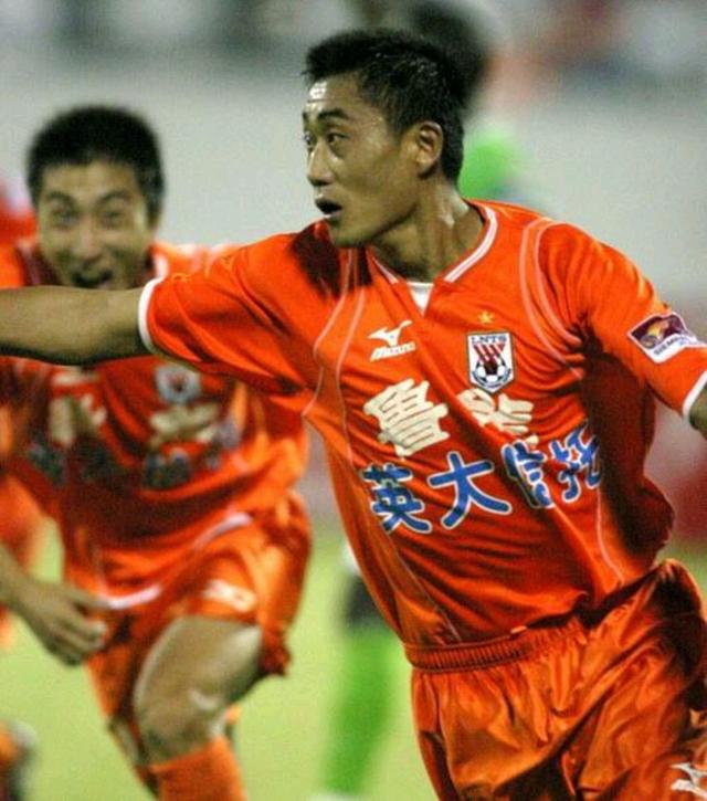 齐鲁雄师：盘点山东足球历史最佳11人，身材高大，头球优势明显