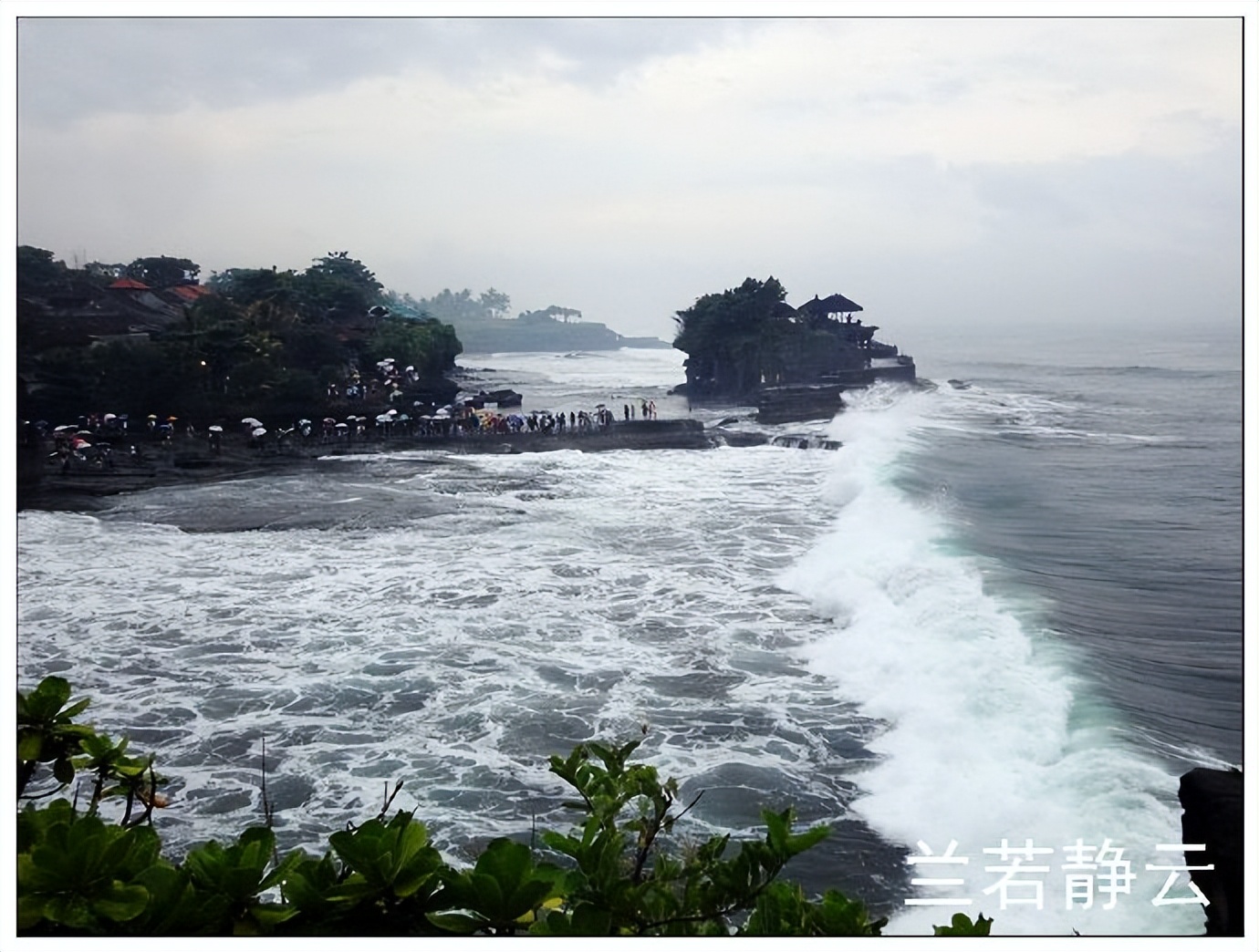 巴厘岛海神庙波涛汹涌,印尼巴厘岛皇威庙