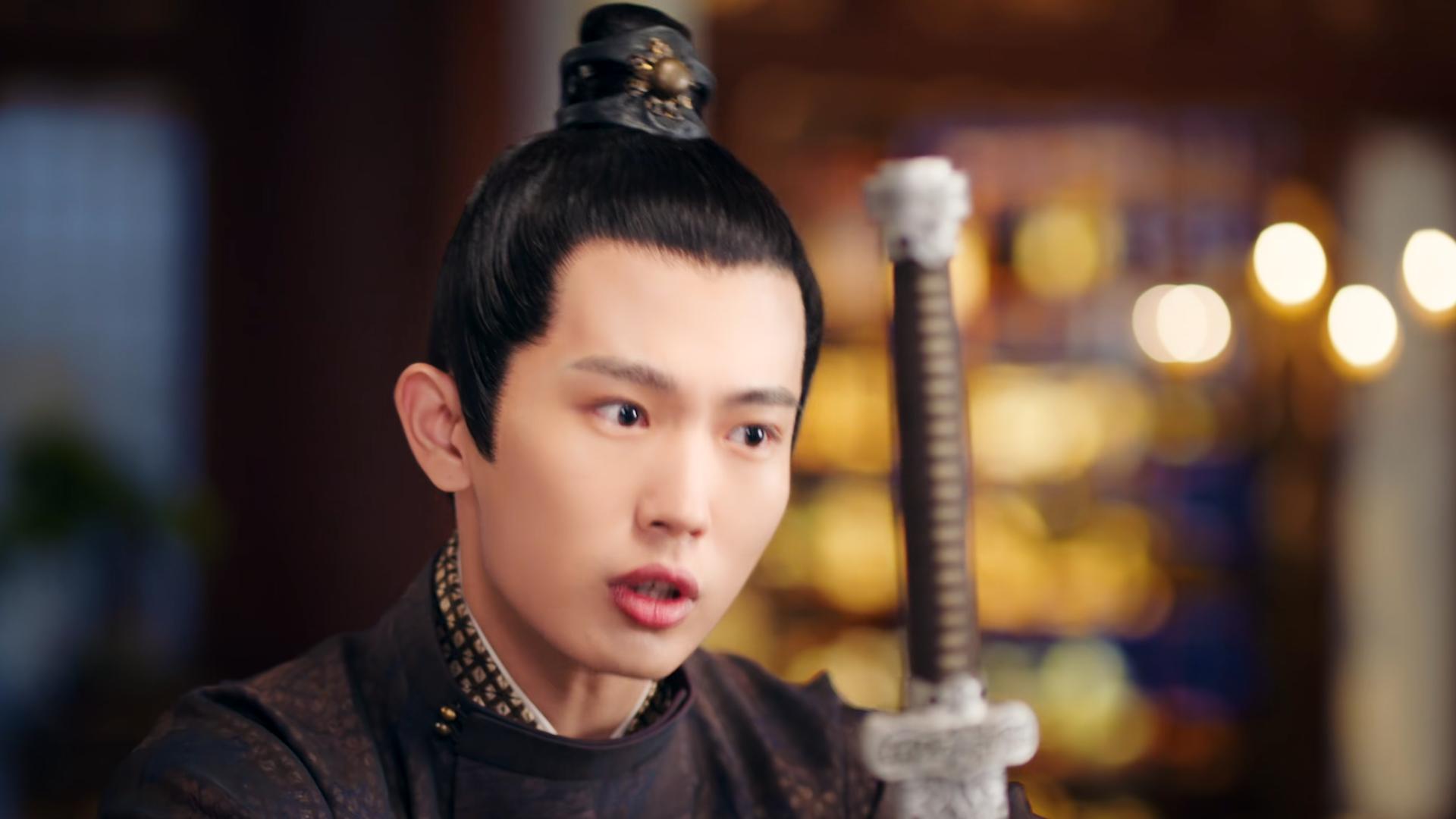 城主大人1：女子被迫穿男装当皇帝，成年后还被妃子追着要同房！