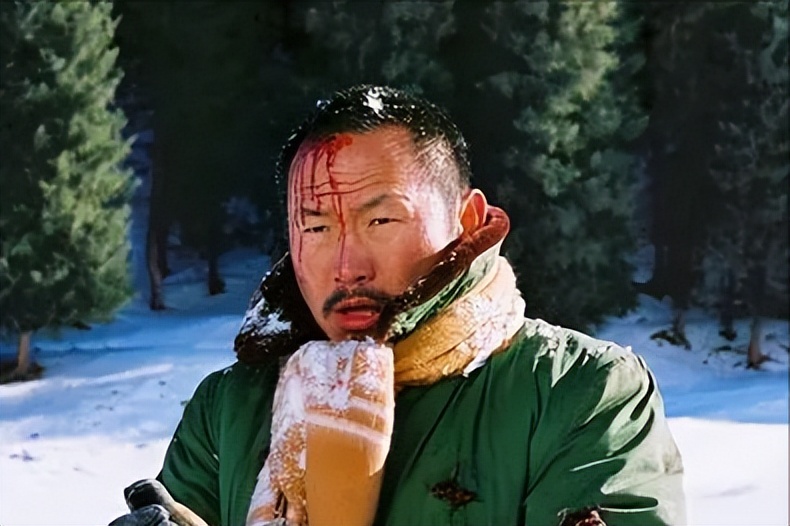 寻求集体认同的救助者，是生与死的过渡性标准，连通众人伦理情感