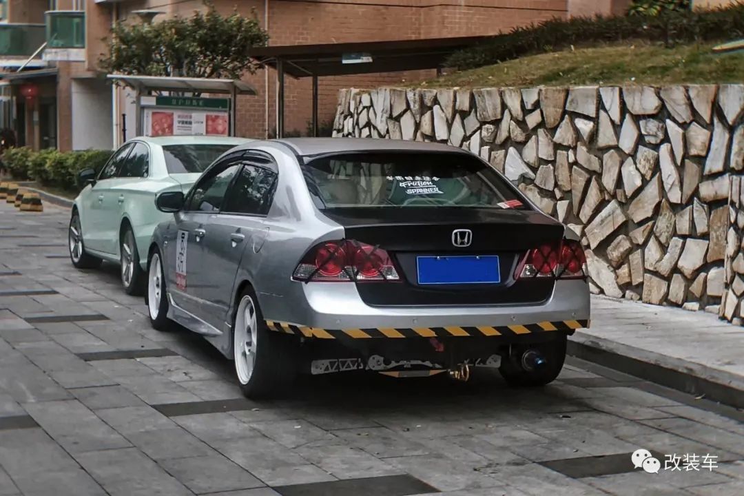 马自达323玩漂移,马自达323狂飙