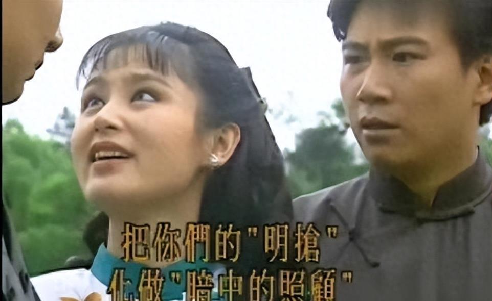 牛角胸罩，诱惑式舔刀尖，这些颠覆三观的镜头，看完让人一言难尽