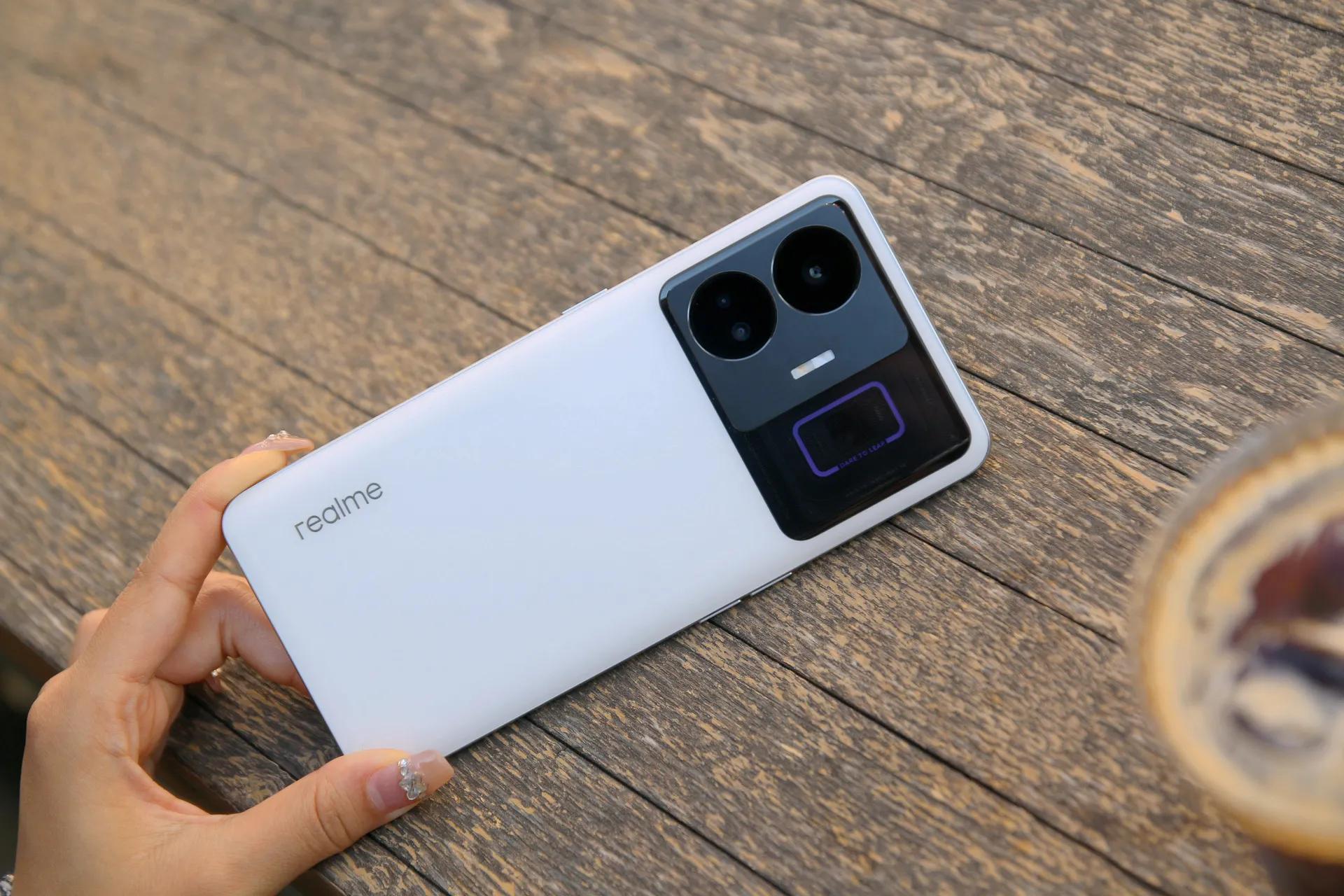 国产手机1000元左右的哪个比较好,适合70岁老人的5g手机国产最好