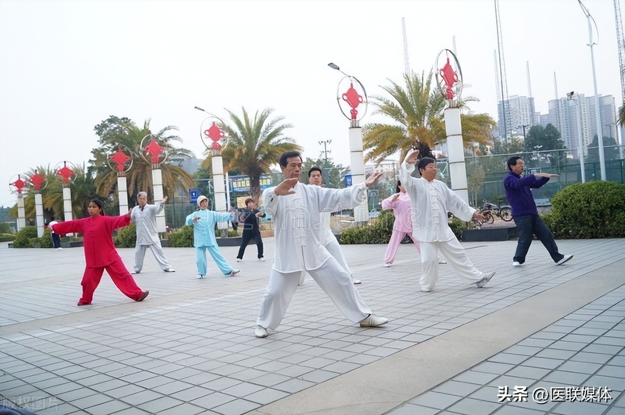 老年人每天躺着能长寿？休息和运动，到底哪个能长命？