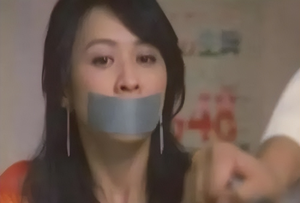 刘嘉玲遭绑架，王志文险被封杀，2000年的娱乐圈一瓜接一瓜！