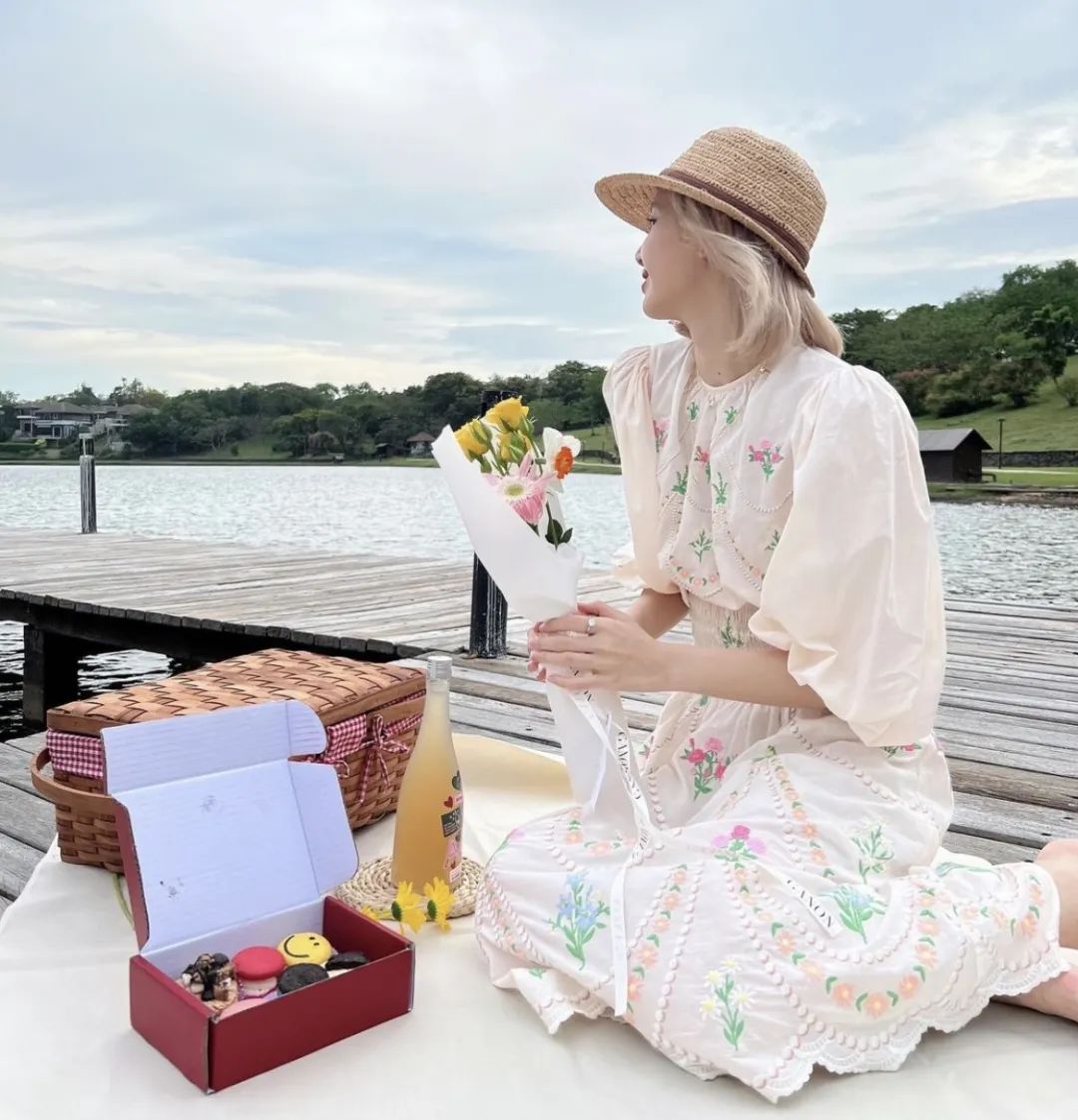 有这几个特点的女生打车去染浅发