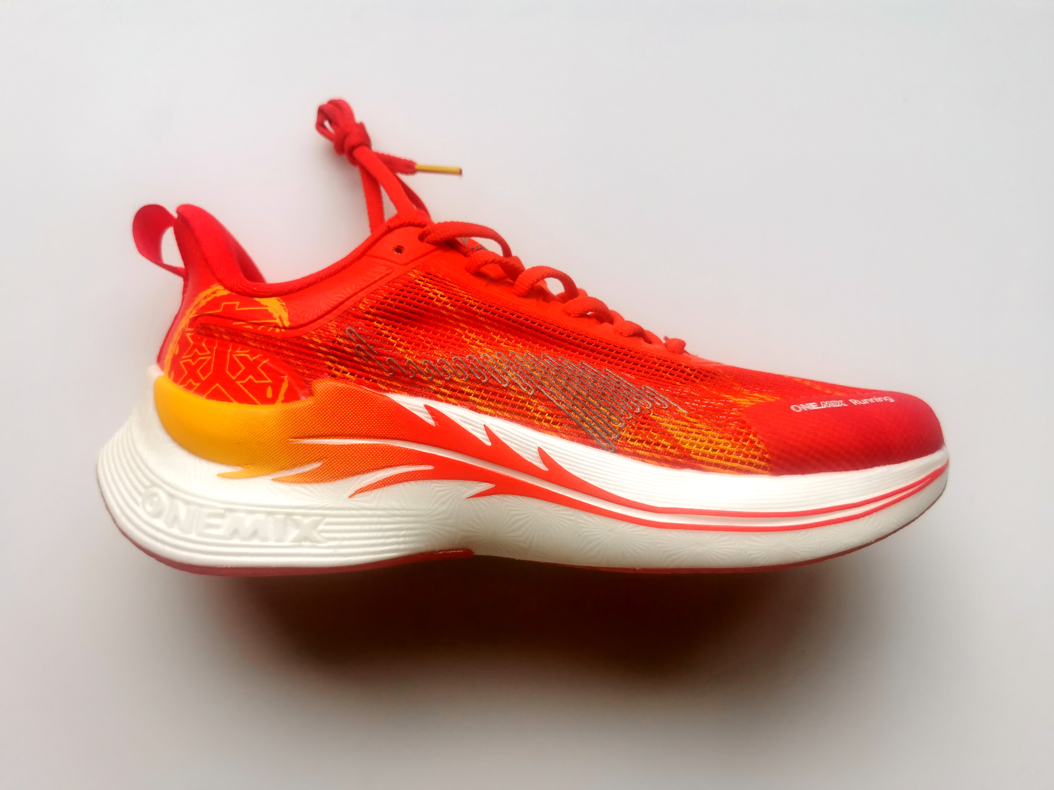 有点小惊喜--Onemix玩觅翼爽跑鞋100公里体验