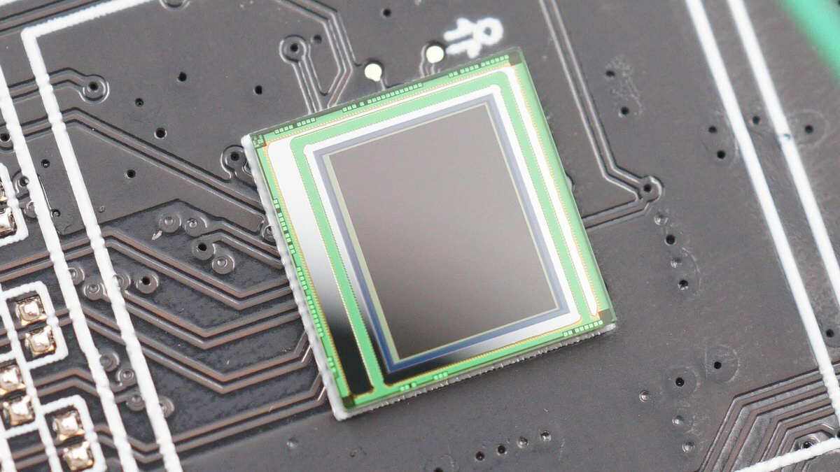 熟悉亦不熟悉,内部长啥样?拆解长视高清网络监控摄像机看看