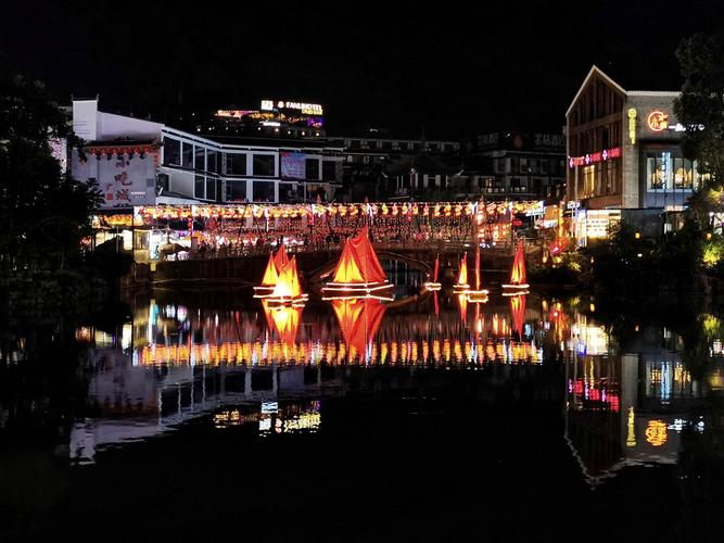 阳朔西街风情图片大全,阳朔西街拍异域公主写真小孩