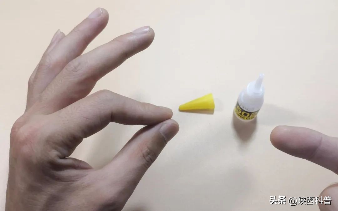 胶水为何不沾胶水瓶,胶水在瓶子里为什么不会干