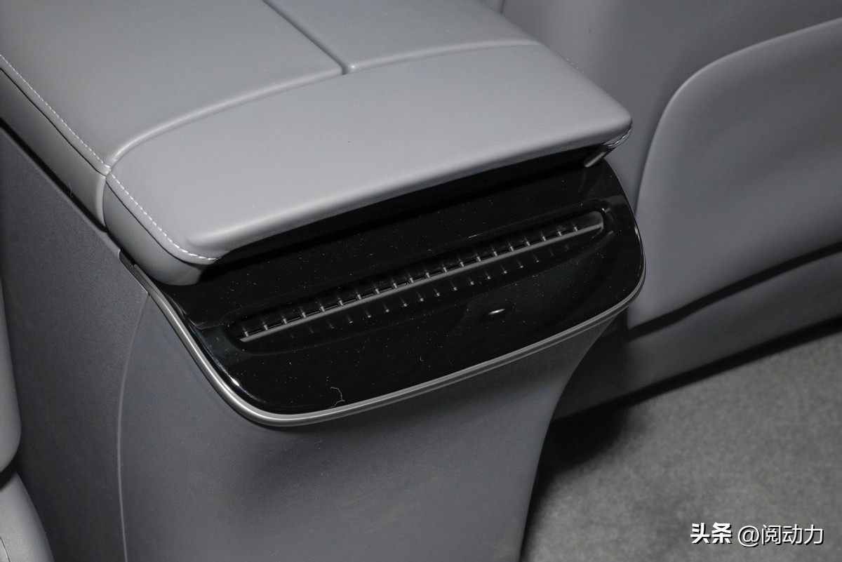 同为宝藏车型，岚图追光与极氪001，谁更适合年轻夫妻？