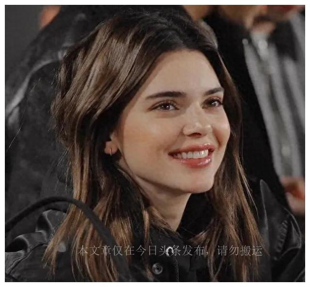 本以为她是卡戴珊家族的一股“清流”，没想到竟是个“无脑美人”