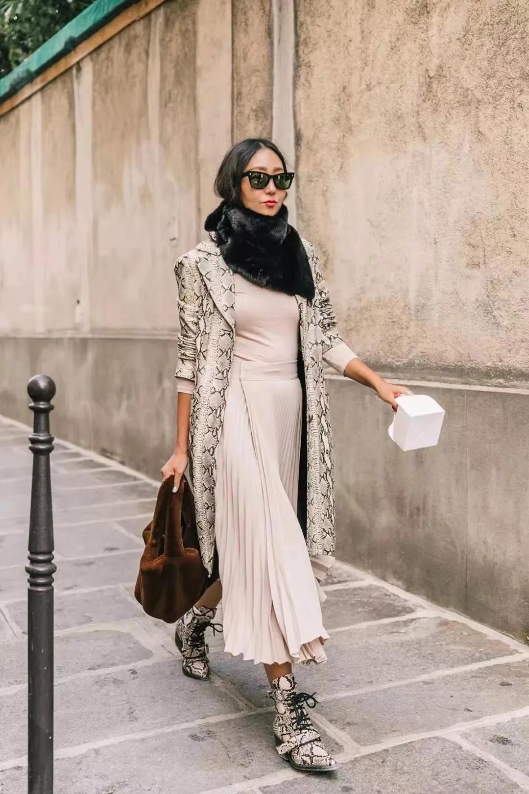 冬天搭配棉衣围巾系法,冬天比较惊艳的穿搭围巾