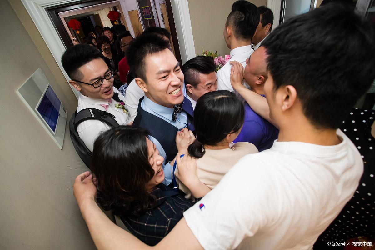 婚礼父母敬茶改口流程,婚礼敬茶改口父母是站在还是坐着