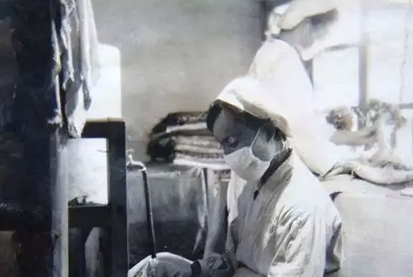 56年上海传染病院来一老农，浑身滚烫口鼻冒血，医生检查表情诡异