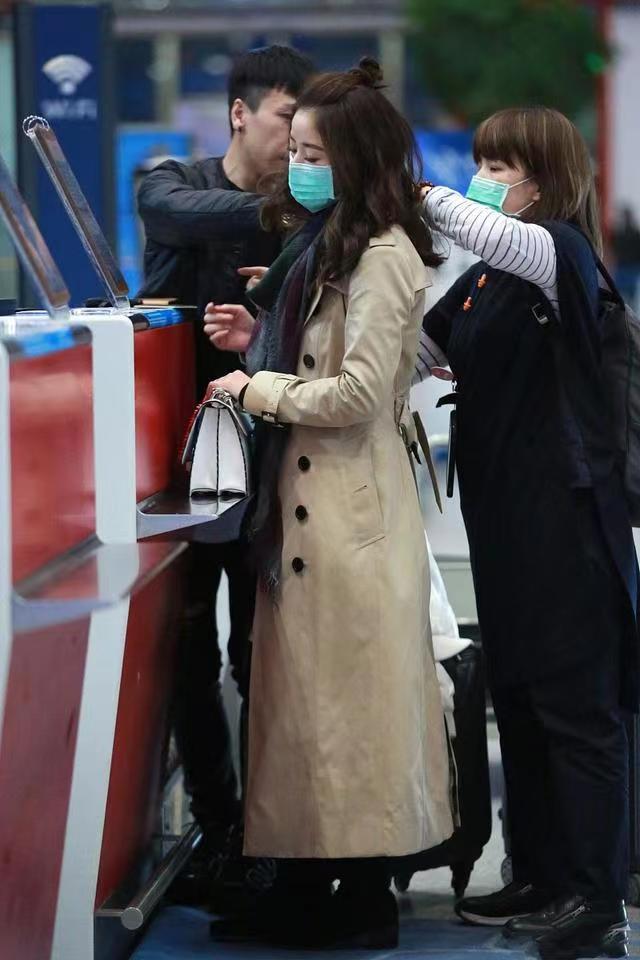 林心如冬季穿黑棉袄搭配图片,林心如紫色礼服裙穿搭