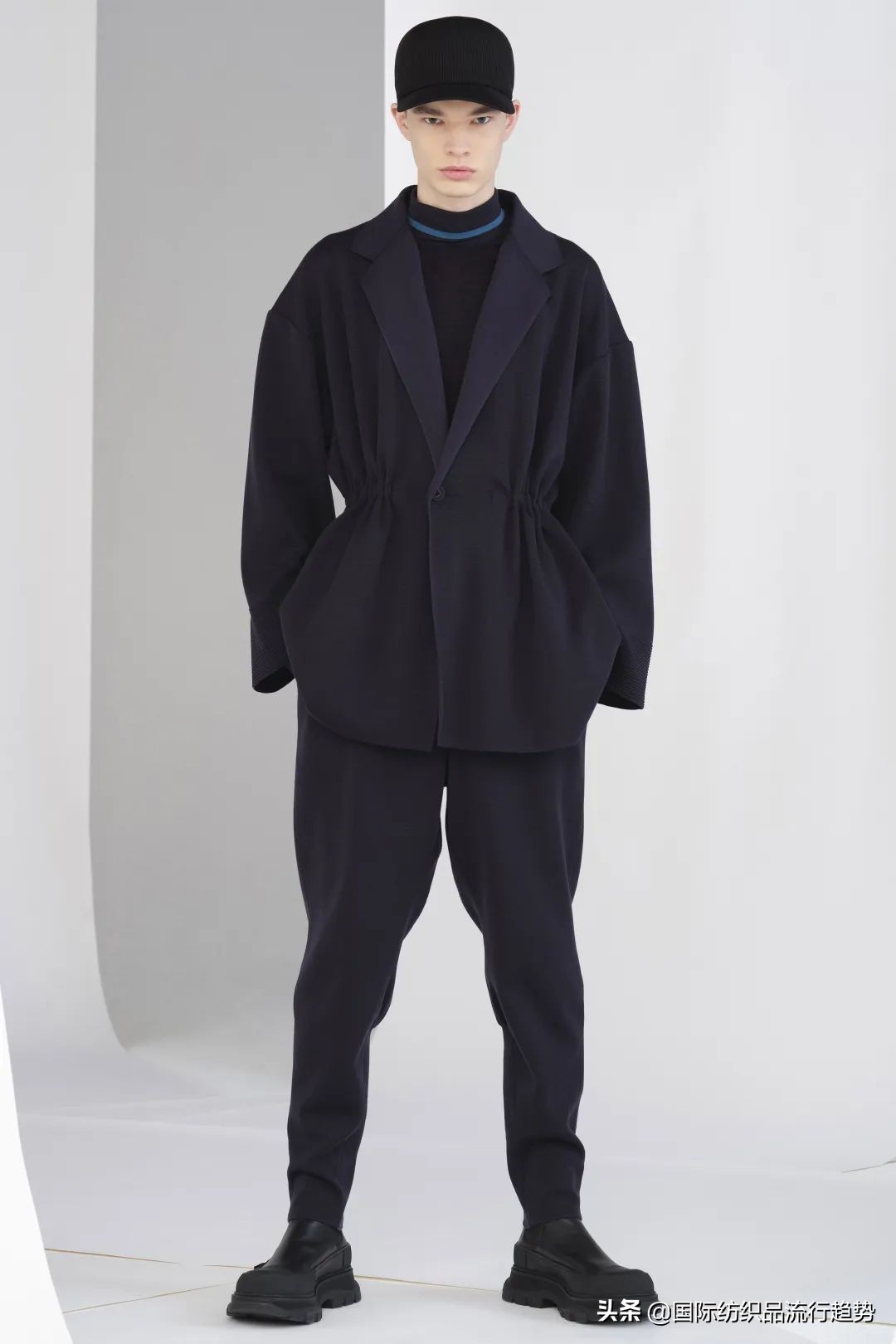 把服装当作思想的容器！看高桥祐介将美学融入到针织艺术中