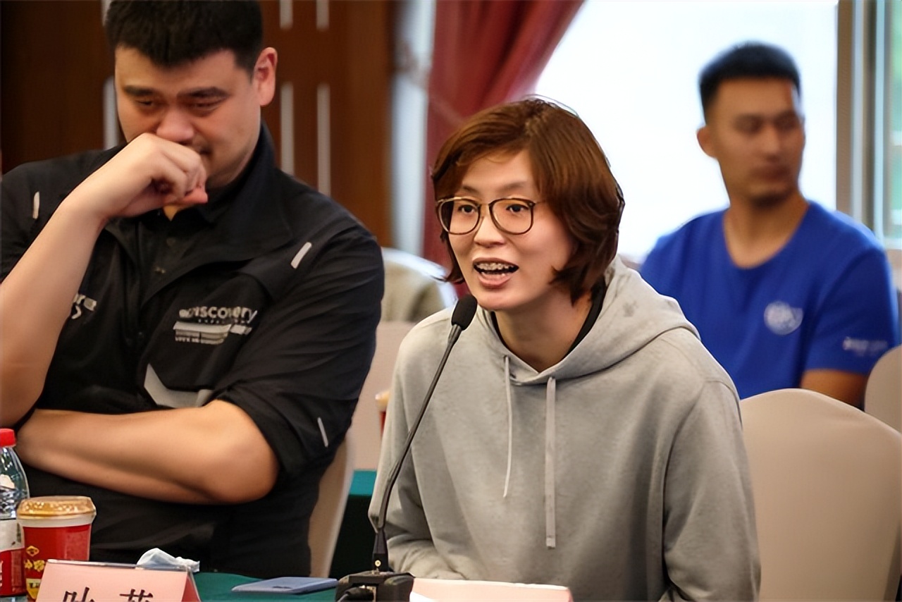 姚明和妻子叶莉的恩爱秘诀是什么,姚明和妻子的爱情故事