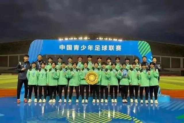 历城二中女足代表中国参赛,恭贺济南历城二中女足夺世界冠军