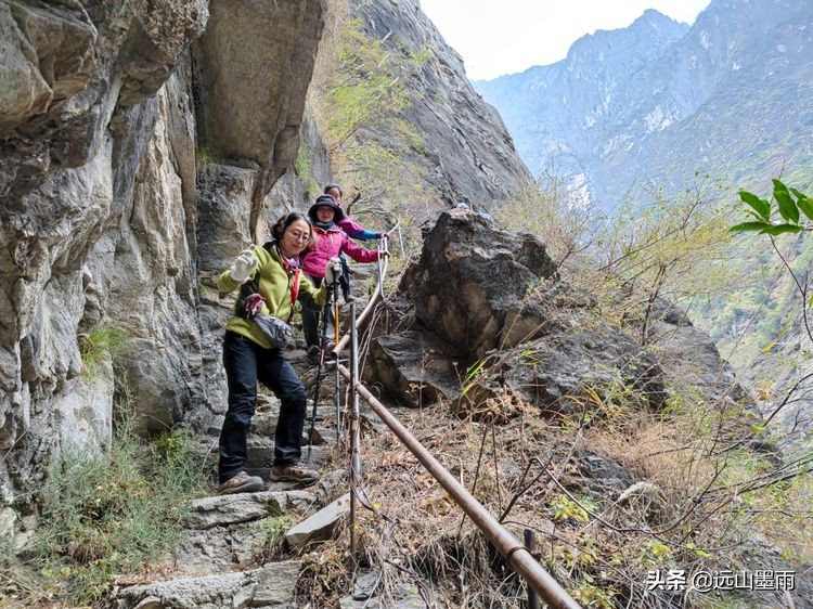 虎跳峡徒步最惊险的路段,虎跳峡高路徒步最难走路段