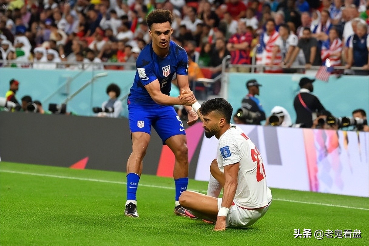 伊朗对美国足球精彩时刻,世界杯美国对伊朗赛后球员拥抱