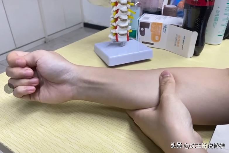 手腕扭伤筋疼一使劲就疼按摩手法,按摩手腕哪个穴位可以快速止痛