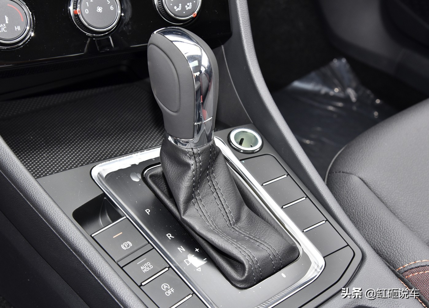 11万落地的宝来合资轿车省油,11款宝来10万左右