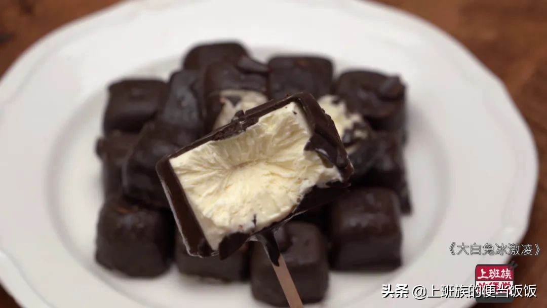 自制冰激凌的做法来了夏天必学,奶香浓郁的冰激凌怎么做