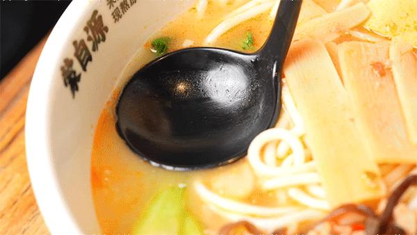 蒙自源过桥米线云南正宗第一名,云南蒙自第一碗米线