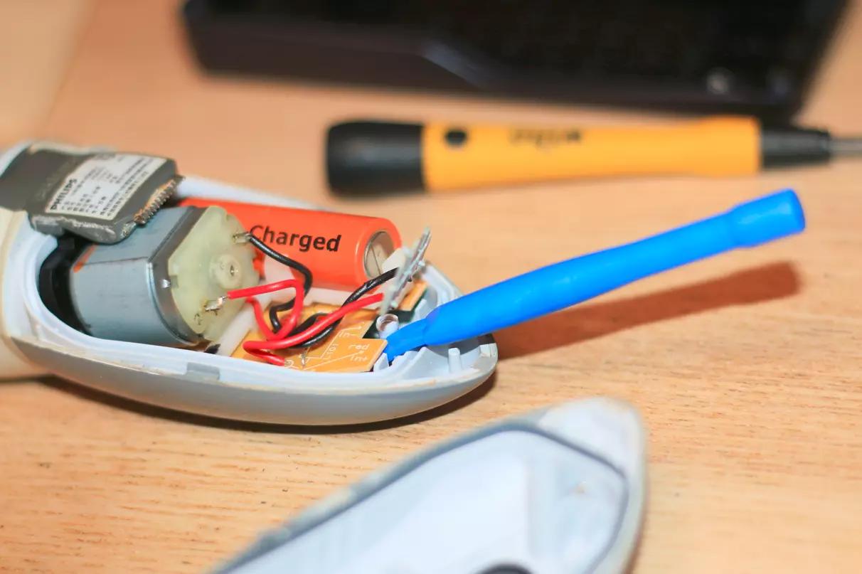 飞利浦剃须刀hq6070充电要充多久,飞利浦hq6070剃须刀怎样拆装视频