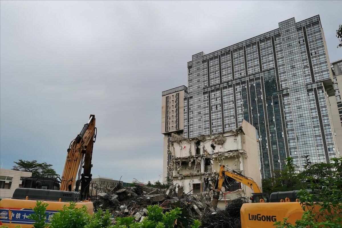 中国对老百姓房屋强拆合法吗,房子被违法强拆的起诉期