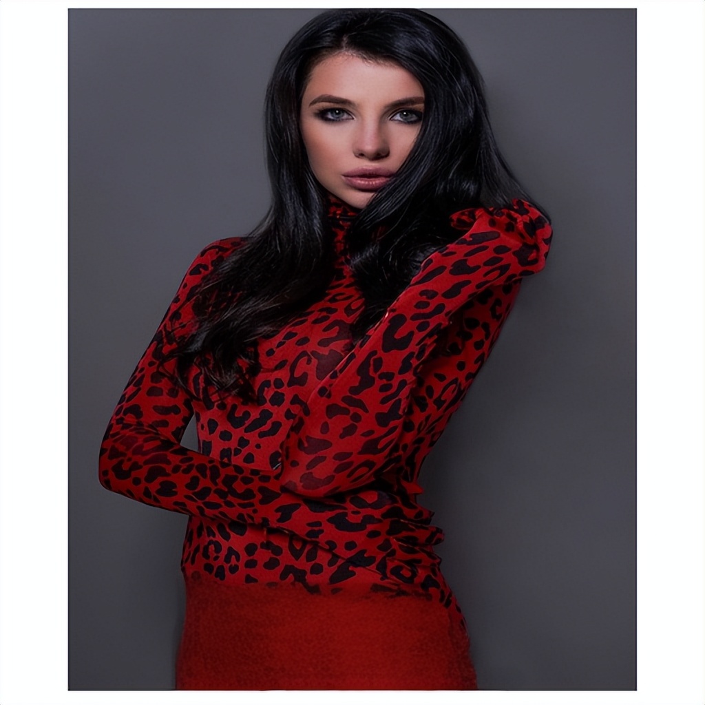 今日佳人：NHL冰球运动员尼基塔的妻子亚历山德拉