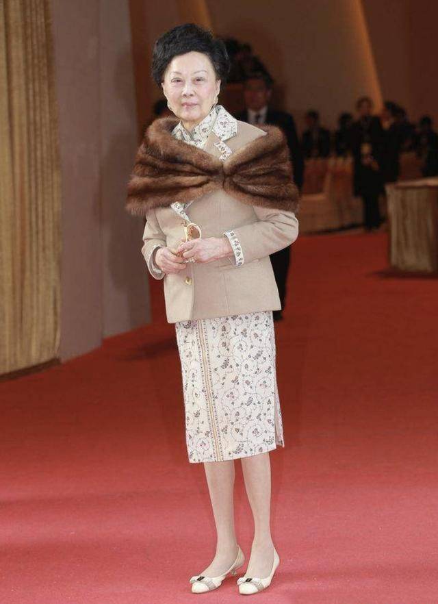 她是香港铜锣湾“主人”，一年光租金就25亿，家族是TVB前东家