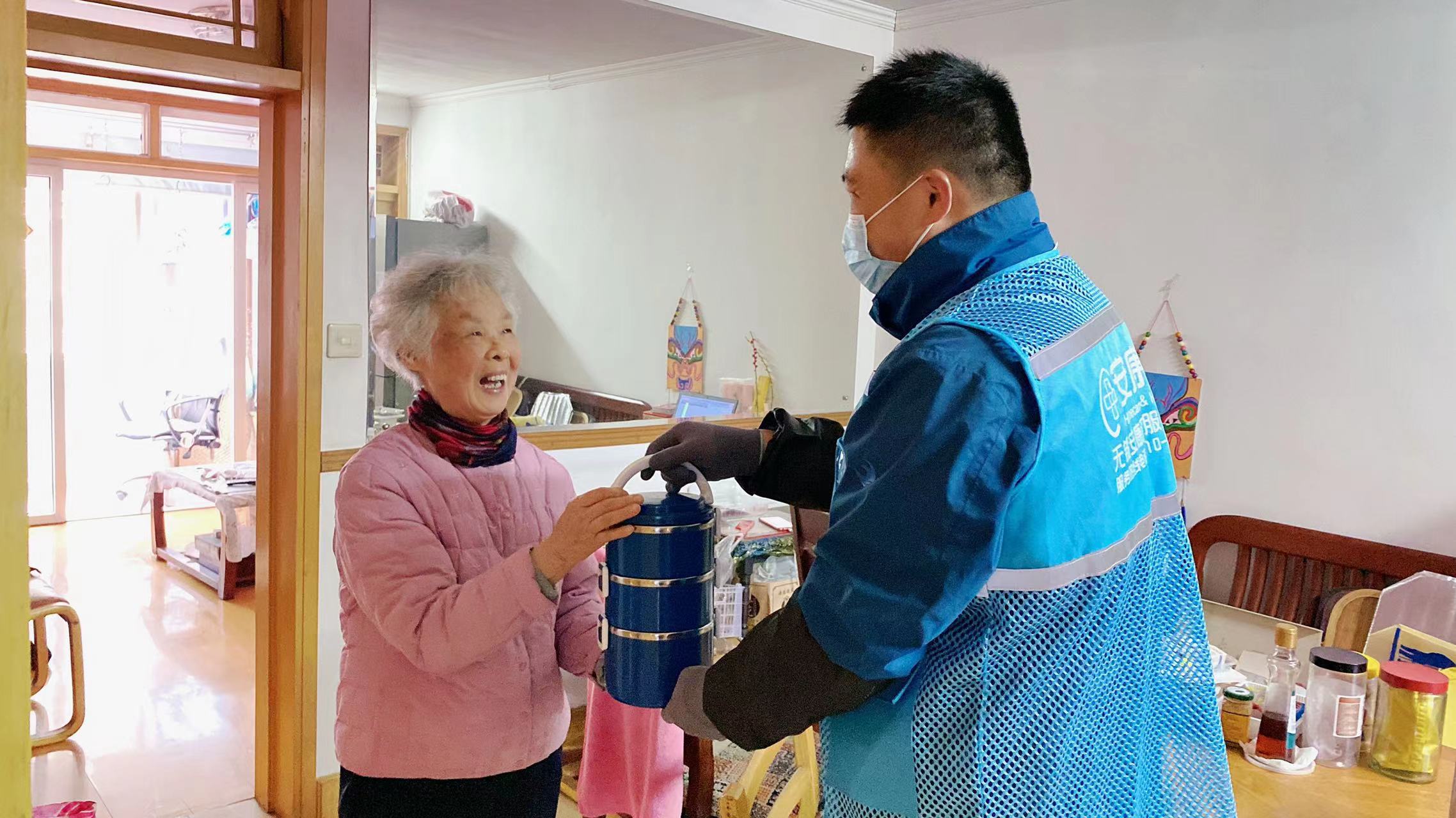 你能给他们什么帮助,及时给予帮助