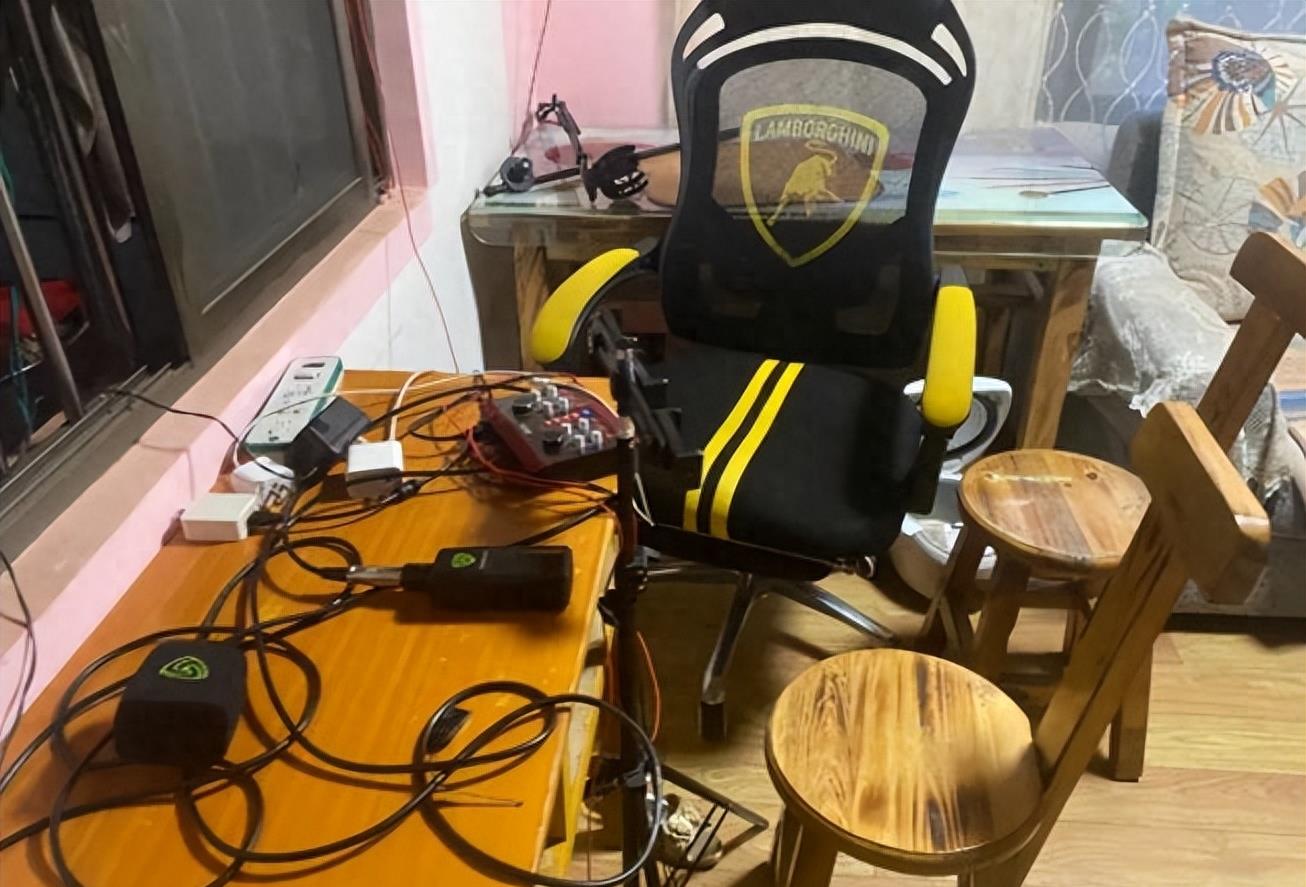 打破三观!女儿是个*女妓**电影和上传这样的野兽父母这不是很奇怪吗