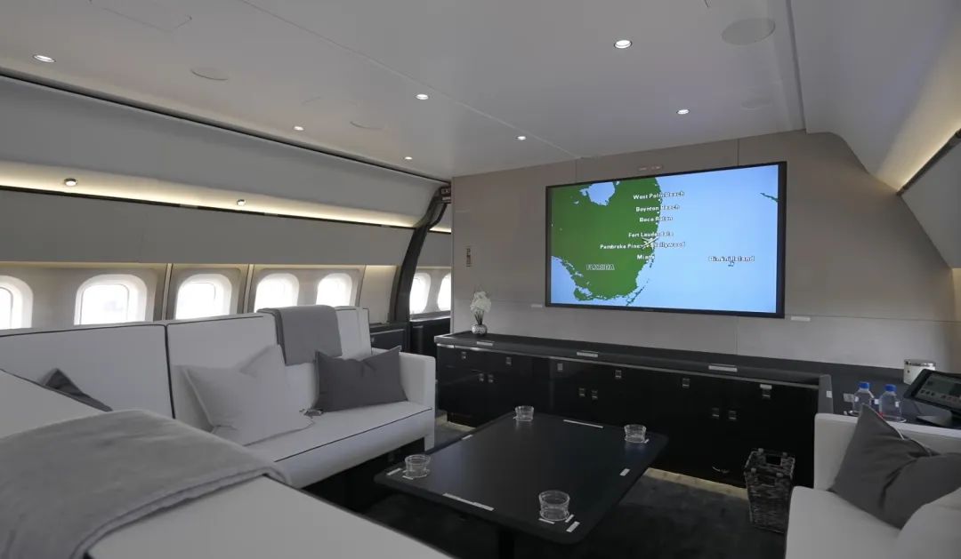 花五亿买了私人飞机后，名人都用它干什么了？