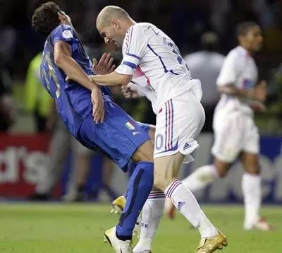 马特拉齐齐达内眼神,马特拉齐挑逗齐达内