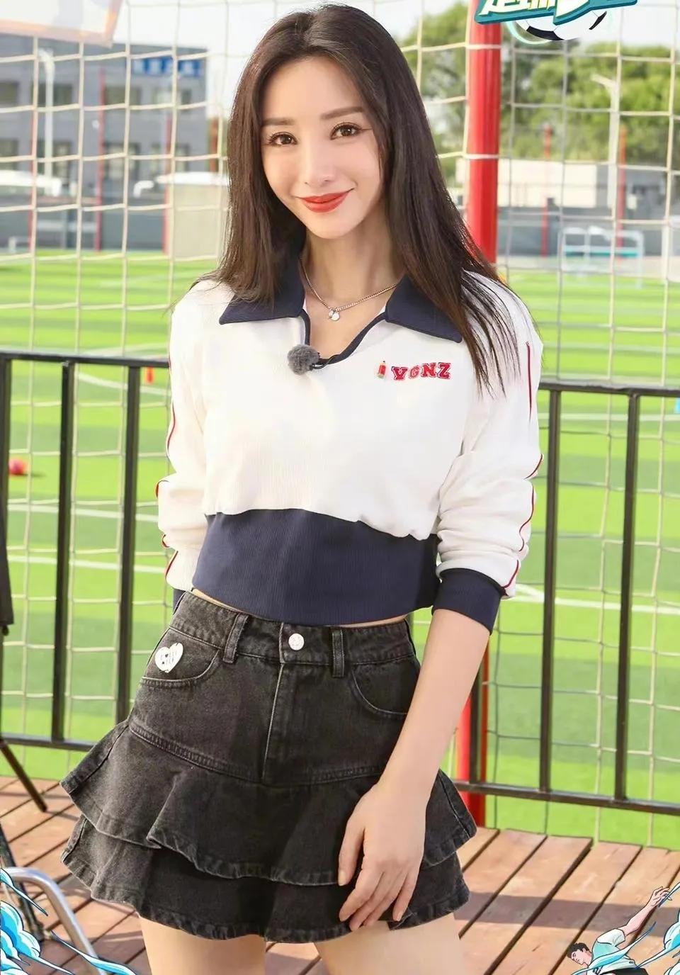 柳岩世界杯狂欢夜变身足球宝贝,世界杯柳岩化身足球宝贝