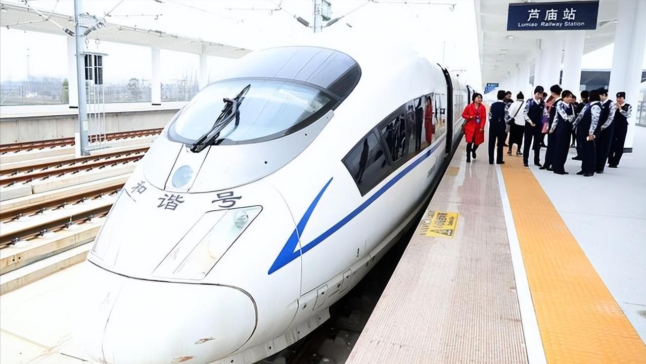 火车晚点退票可以别的站退吗,火车晚点导致没赶上火车能退票吗