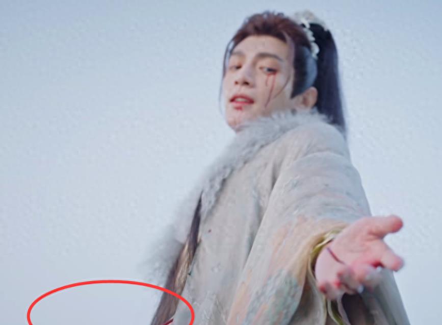 胸罩*点露**，花式泳衣，这些辣眼睛的操作，导演肚子里没一点墨水吗