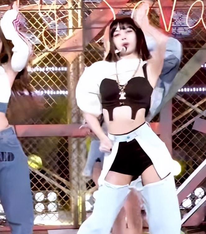 韩国女星衣服惹争议,韩国女演员衣着暴露引争议