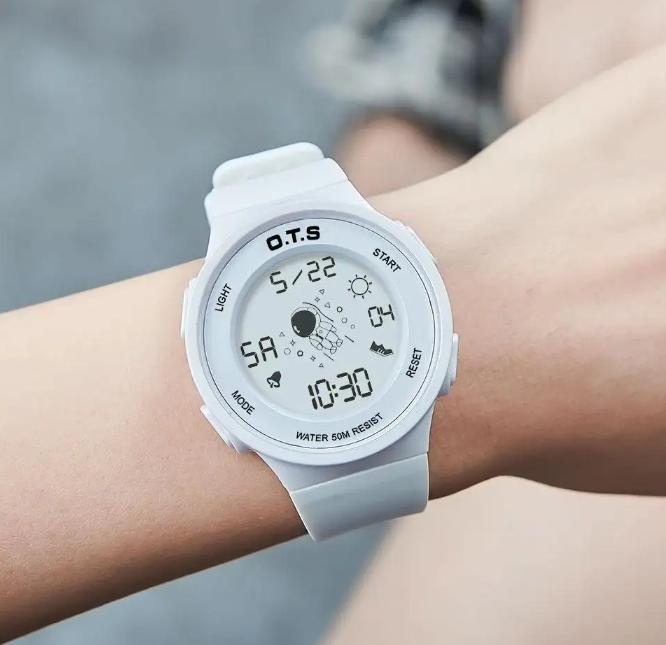 刚买的电子表慢30秒正常吗,手表调时间教程电子表慢一点