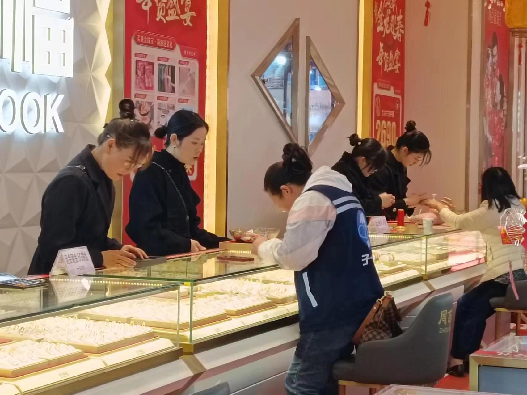 消费市场复苏回暖势头明显,消费市场回暖氛围浓厚