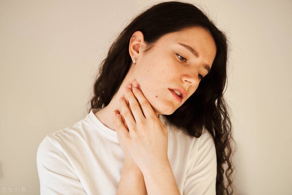 冬季感冒咳嗽喉咙疼吃什么药,冬季喉咙干痛怎么缓解