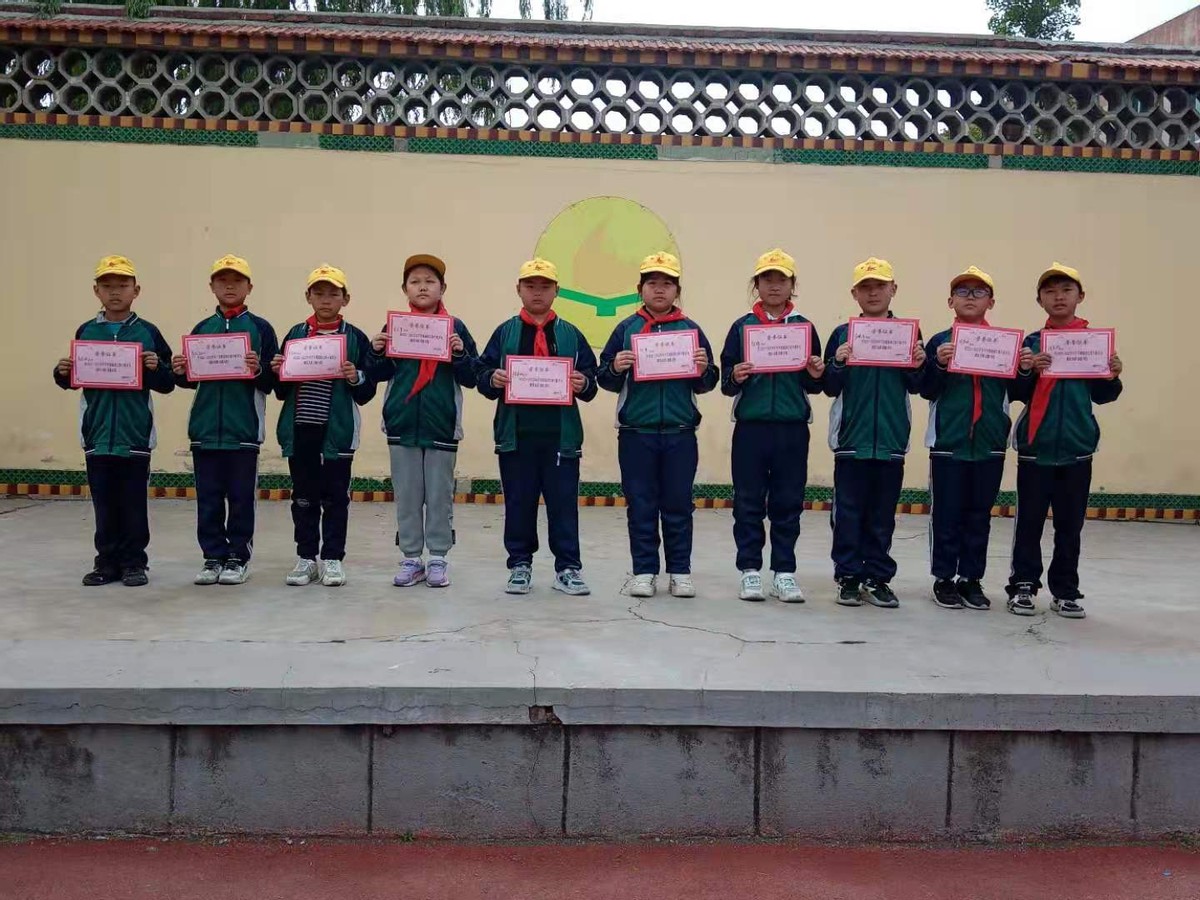 乐享体育足球,足球比赛小学生颠球