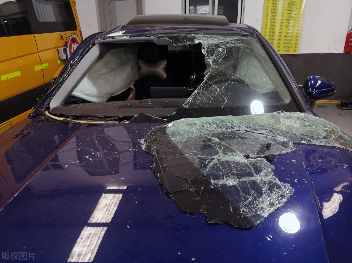 三者险买了200万出现事故怎么赔偿,三者险买了200万最高能赔多少