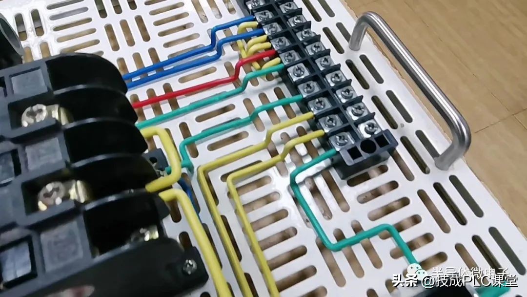 电工布线分线预留全过程,初学电工布线全套视频教程