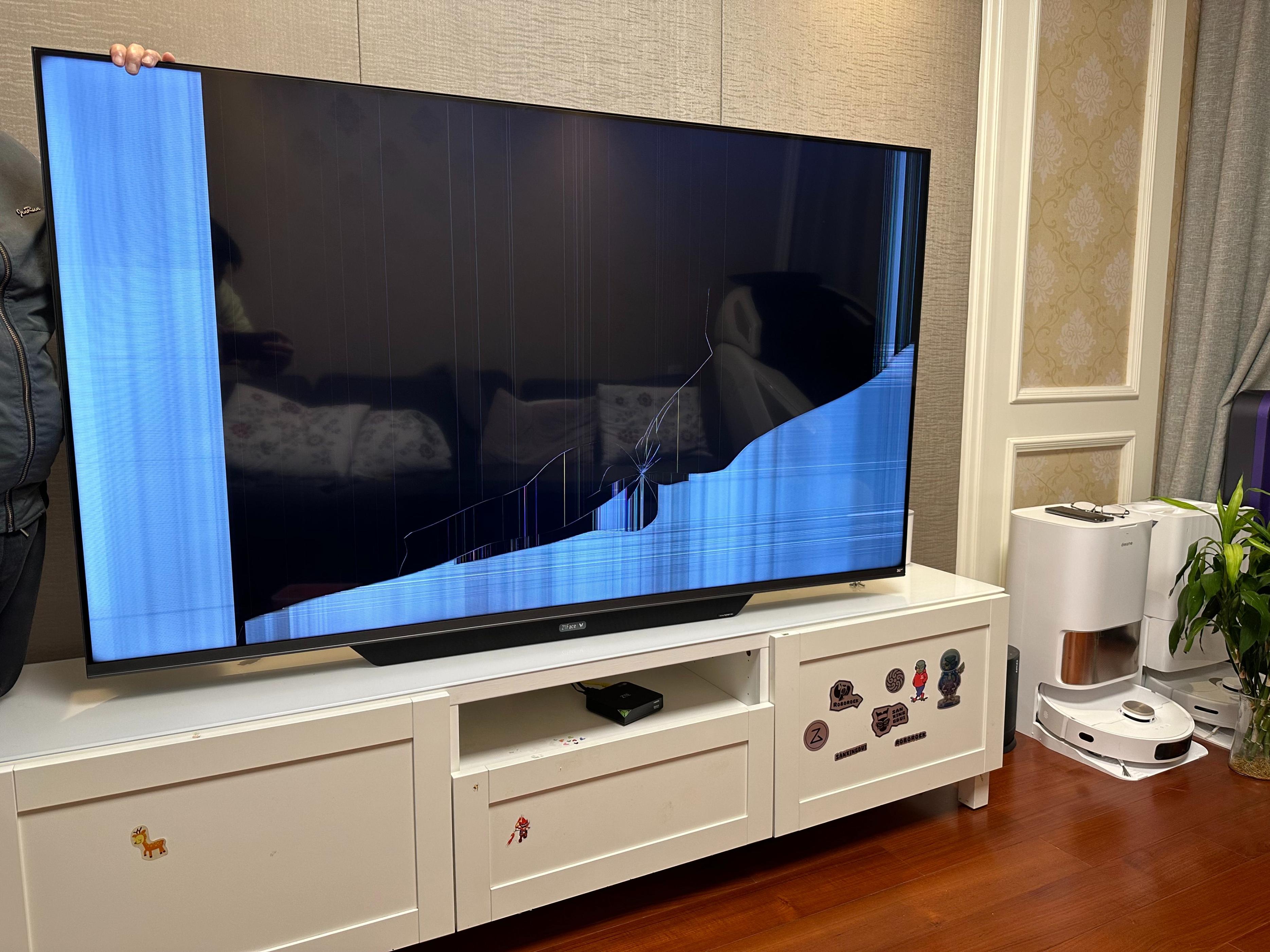 碎屏的电视机,家里电视碎屏了