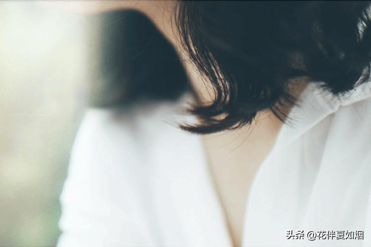 闲看中庭栀子开，夏日悠悠入梦来